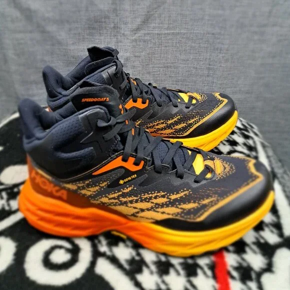 %Hoka Speedgoat 5 Shoes - Men Size 7, Women 8.5 / A 43 - Picture 2 of 13